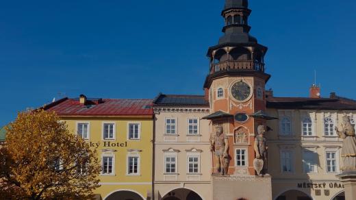 Radniční věž je nespornou dominantou Hostinného