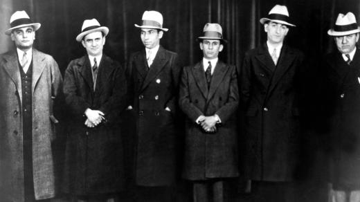 Mafiáni (zleva): Paul Ricca, Salvatore Agoglia, Lucky Luciano, Meyer Lansky, John Senna, Harry Brown v roce 1932