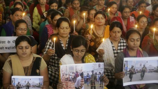 Modlitby za oběti výbuchů na Srí Lance