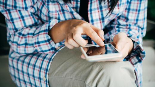 internet - sociální sítě - mobil