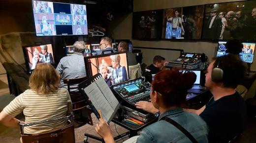 Přímý přenos představení Elegance molekuly z Dejvického divadla