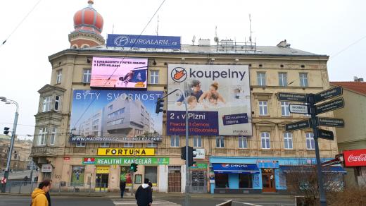 Plzeň chystá pravidla pro umisťování billboardů a dalších reklamních poutačů v centru města. Magistrát tak chce předcházet takzvanému vizálnímu smogu