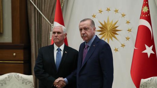 Americký viceprezident Mike Pence po jednání s tureckým prezidentem Erdoganem