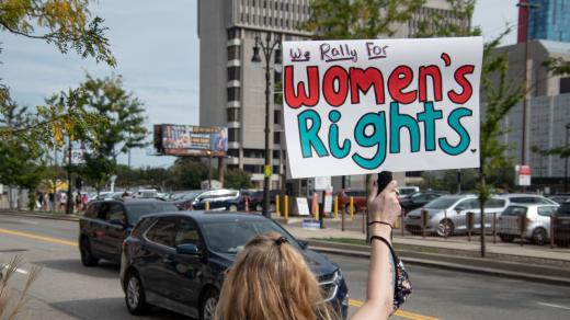Demonstrace v USA proti omezení možnosti podstoupit umělé přerušení těhotenství