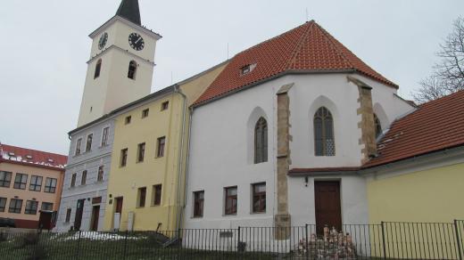 Bývalý kostel Filipa a Jakuba slouží dnes jako obřadní síň, muzeum, kavárna, Infocentrum a zvonice Velešína
