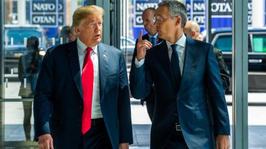 Americký prezident Donald Trump a generální tajemník NATO Jens Stoltenberg
