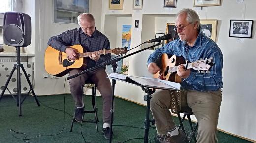 My2. Kytarové duo tvoří Ivo Kroček a Vladimír Burda