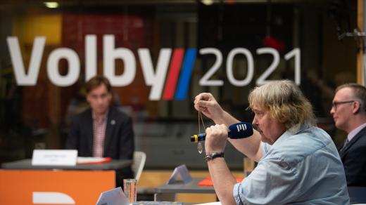 Čtvrtá předvolební debata Plusu a Radiožurnálu se zástupci stran a hnutí