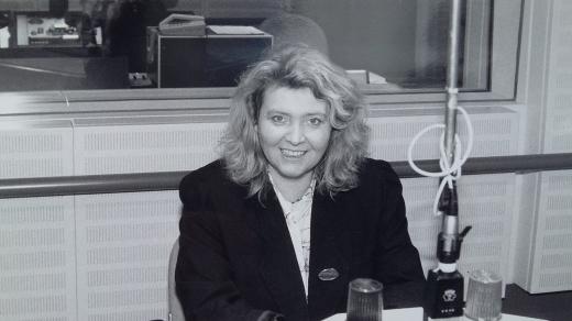 Lída Rakušanová v listopadu 1989 vysílala pořad Události a názory v Rádiu Svobodná Evropa. 