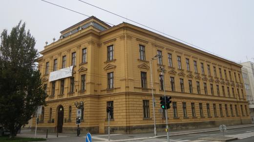 Po opravách za 208 milionů korun se otevírá budova Filozofické fakulty Univerzity Hradec Králové