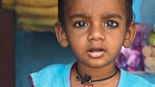 Indie, Ágra. "Navštívili jsme i slum plný dětí, kterým jsme rozdali několik dárečků."