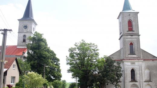 Velká Lhota, dva evangelické kostely