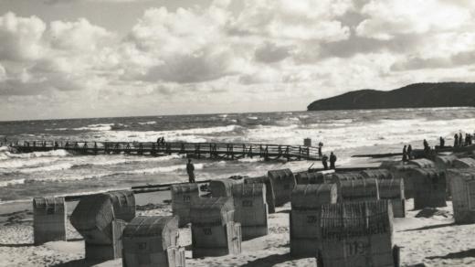 Ráno na pláži v blízkosti letoviska Binz na Rujáně, 1956