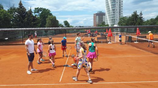 Děti na tenisovém kempu Karolíny Plíškové