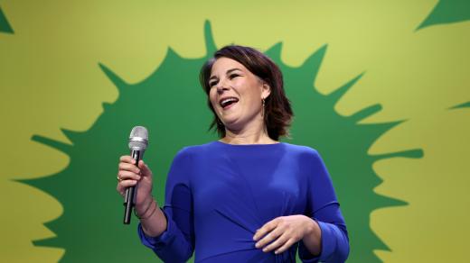 Lídryně Zelených Annalena Baerbocková po vyhlášení prvních odhadů výsledků voleb