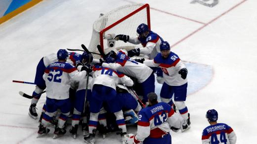 Hokejisté Slovenska se radují po postupu do semifinále olympijského turnaje