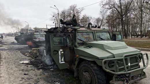 Zničená vozidla ruské armády typu Tigr-M (Tiger) v Charkově
