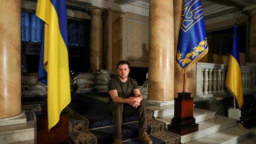 Volodymyr Zelenskyj je stále v Kyjevě