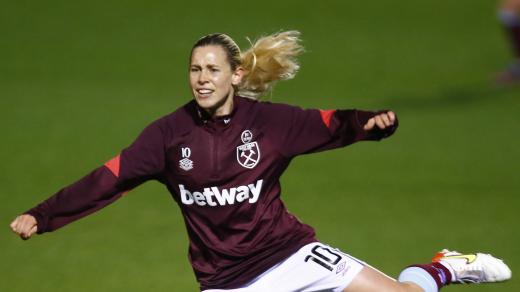 Několikanásobná česká fotbalistka roku Kateřina Svitková v dresu anglického West Hamu