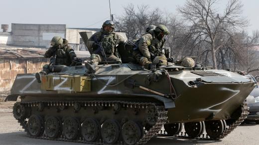 Ruská vojenská technika je označena symbolem „Z“