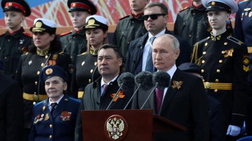 Ruský prezident Vladimir Putin při vojenské přehlídce v Moskvě
