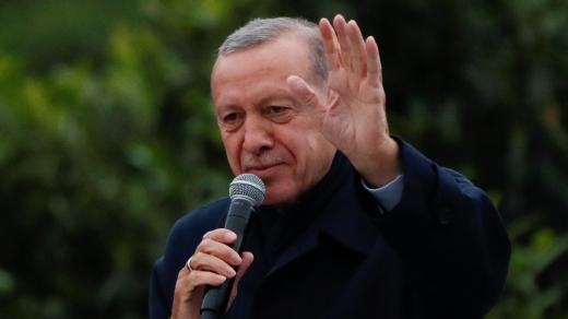 Staronový prezident Recep Tayyip Erdogan poděkoval voličům