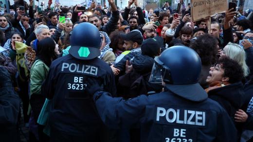 Policejní potyčky s propalestinskými demonstranty v Berlíně