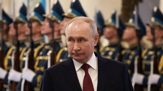 Ruský prezident Vladimir Putin se účastní oficiálního uvítacího ceremoniálu při své návštěve v Astaně