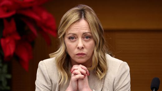 Italská premiérka Giorgia Meloniová na tiskové konferenci na konci roku v Římě