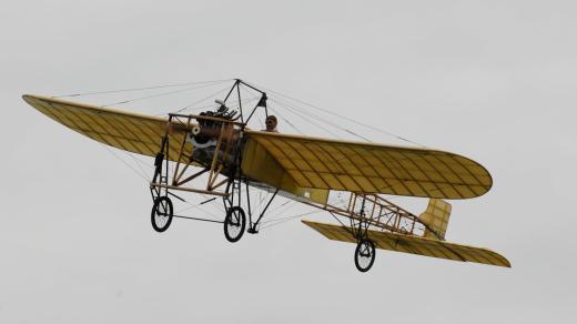 Letiště v Jaroměři Josefově sahá až na samý počátek historie létání v Čechách -  - replika Blériotu Jana Kašpara