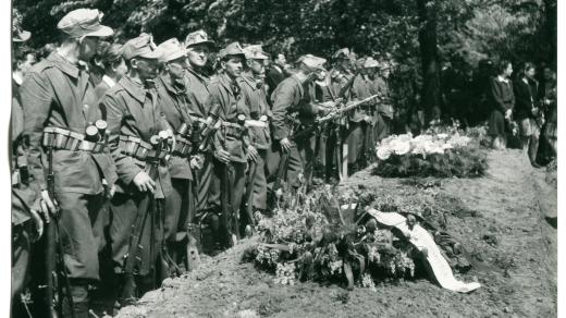 Českoslovenští vojáci v zahraničních uniformách