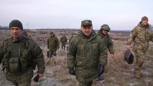Ruské ministerstvo obrany ve čtvrtek oznámilo, že ministr Sergej Šojgu navštívil ruské jednotky bojující na Ukrajině
