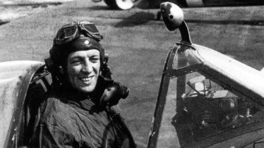 Robert Ossendorf ve svém letounu během druhé světové války