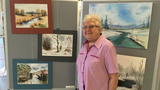 Helena Kokrdová na výstavě výtvarné skupiny PJETTET