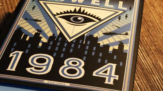 Běloruské úřady zakázaly prodej románu 1984 anglického spisovatele a esejisty George Orwella o životě a špiclování v totalitní společnosti