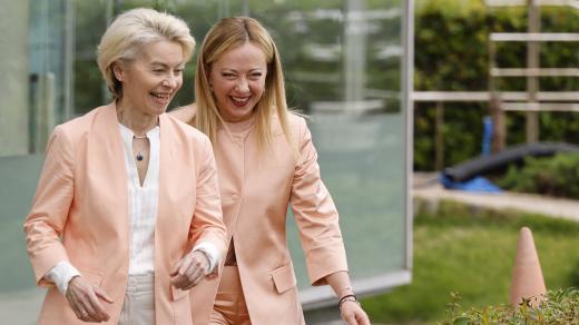 Šéfka Evropské komise Ursula von der Leyenová a Giorgia Meloniová na summitu G7 v Hirošimě