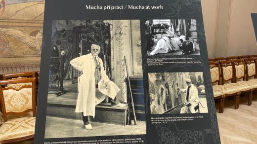 Výstava fotografií Alfonse Muchy na zámku Zbiroh