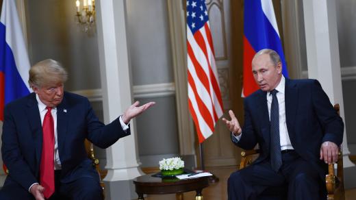 Prezidenti Donald Trump a Vladimir Putin při setkání v Helsinkách