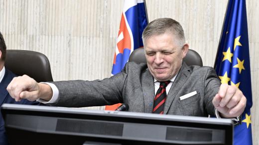 Slovenský premiér Robert Fico se fyzicky vrátil do práce