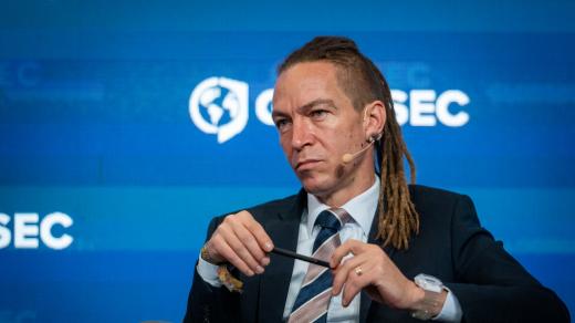 Vicepremiér pro digitalizaci a ministr pro místní rozvoj Ivan Bartoš (Piráti)