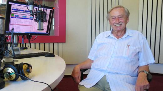 MUDr. Miloslav Pleskač ve studiu Českého rozhlasu Hradec Králové