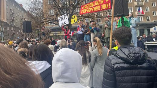 Studenti si v Ostravě-Porubě poměrně netypicky připomněli události 17. listopadu