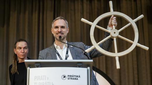 Zdeněk Hřib převzal od Ivana Bartoše vedení Pirátů