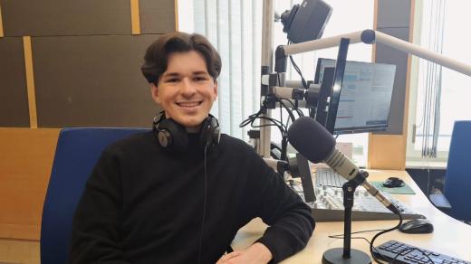 Vojtěch Pelka (ve studiu Českého rozhlasu Zlín)