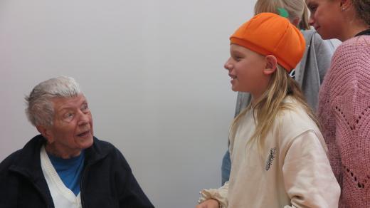 Eva Zetová vyprávěla Dismančatům o zájezdu do Anglie i veselých momentech z táborů