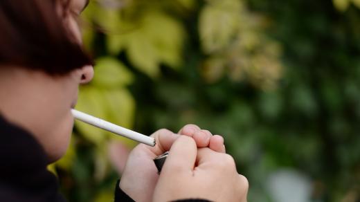 Většina kuřáků se cigaret nevzdá ani kvůli odpuzujícím obrázkům