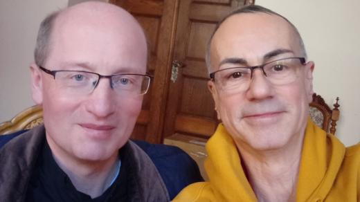 Pomocný královéhradecký biskup Prokop Brož a moderátor Karel Sladký