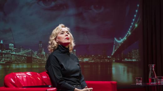 Věra Hlaváčková v inscenaci Leni v Jihočeském divadle