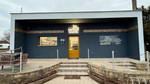 Boháňka na Jičínsku má bezobslužnou prodejnu. Jde o nejmodernější vesnickou prodejnu v kraji