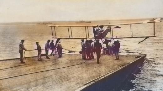 Válečný dvojplošník